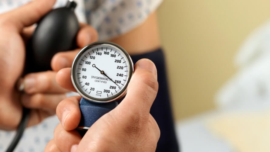 Visoki krvni tlak i puls nizak