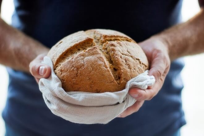 Kruh bez kvasca u pekaču