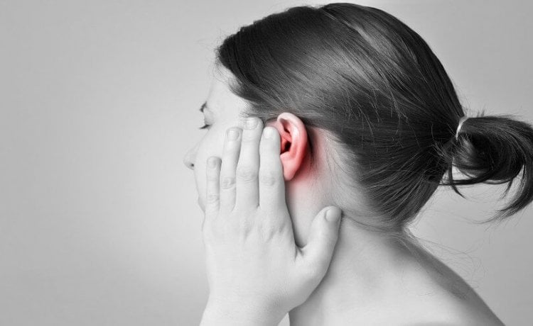 Trnjenje glave iza uha
